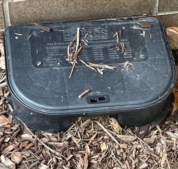 Rat poison bait station